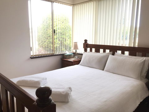 The Royal Dolphin Bed & Breakfast Safety Bay - Inverell Accommodation 5