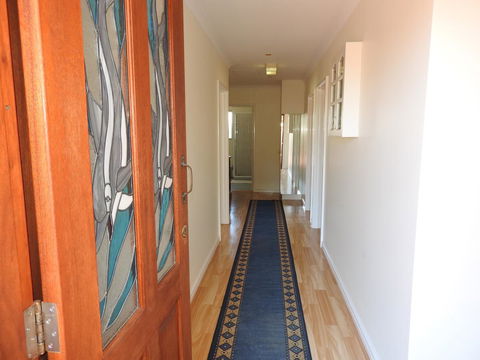 The Royal Dolphin Bed & Breakfast Safety Bay - Inverell Accommodation 13