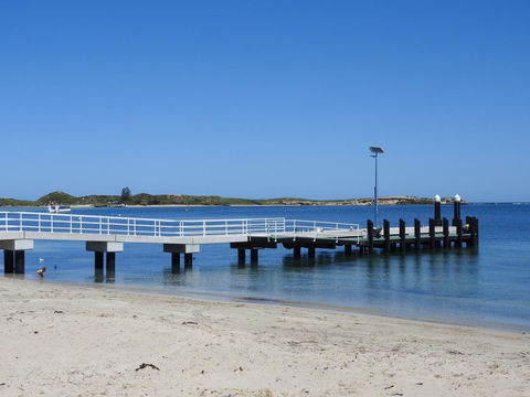 The Royal Dolphin Bed & Breakfast Safety Bay - Inverell Accommodation 11