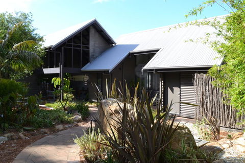 DESIGNER'S STUDIO - Inverell Accommodation 13
