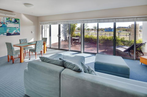 Seashells Mandurah - Inverell Accommodation 9