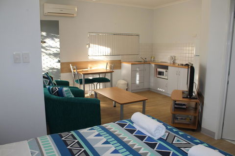 Mandurah Ocean Marina Chalets - Inverell Accommodation 1