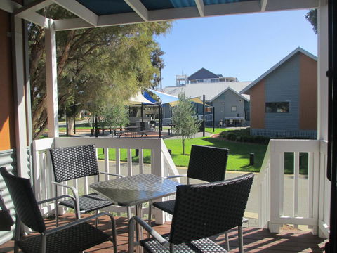 Mandurah Ocean Marina Chalets - Inverell Accommodation 40