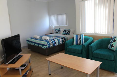 Mandurah Ocean Marina Chalets - Inverell Accommodation 9