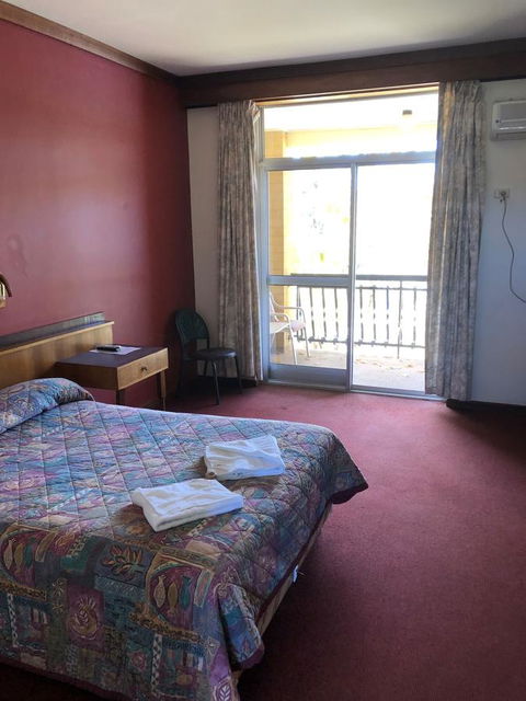 Kambalda Hotel - Inverell Accommodation 2
