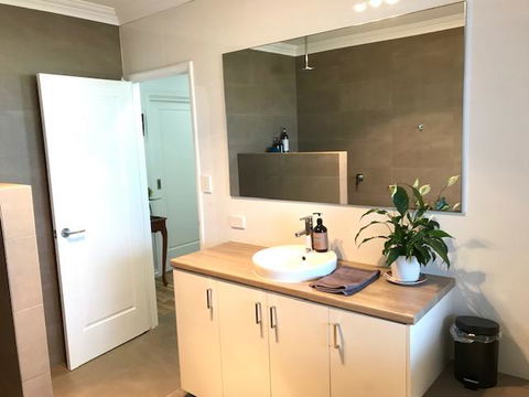 The Mains Guest House 2 Bedroom Farm Stay - Inverell Accommodation 9