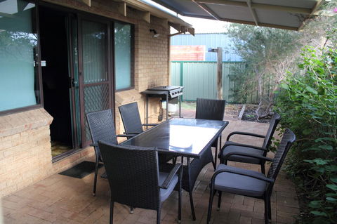 Kestrel Chalets - Inverell Accommodation 11
