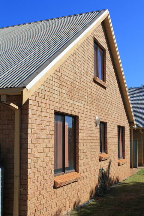 Kestrel Chalets - Inverell Accommodation 22
