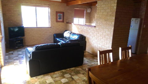 Kestrel Chalets - Inverell Accommodation 1