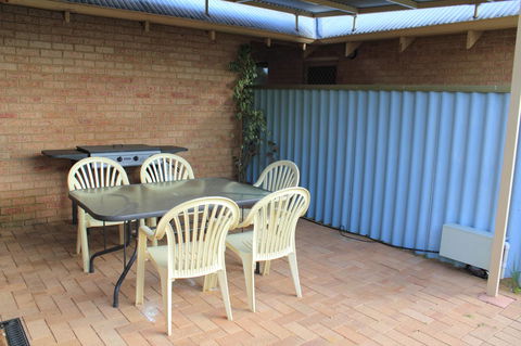 Kestrel Chalets - Inverell Accommodation 23