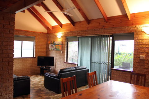 Kestrel Chalets - Inverell Accommodation 8