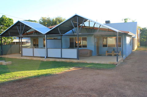 Kestrel Chalets - Inverell Accommodation 14