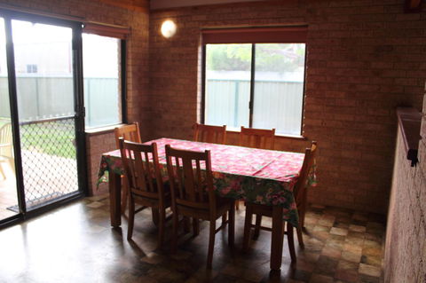 Kestrel Chalets - Inverell Accommodation 17