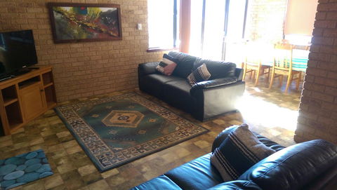 Kestrel Chalets - Inverell Accommodation 6