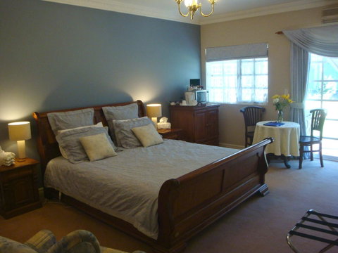 Lanterns Retreats - Inverell Accommodation 13