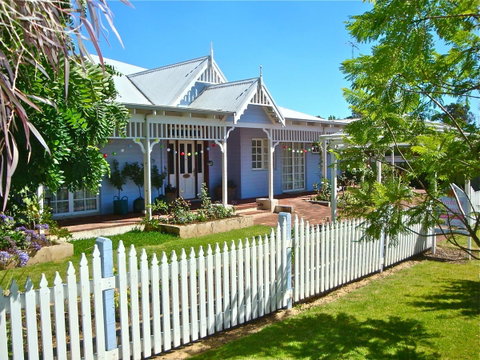 Lanterns Retreats - Inverell Accommodation 1