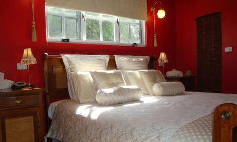 Lanterns Retreats - Inverell Accommodation 0