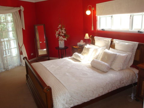 Lanterns Retreats - Inverell Accommodation 5