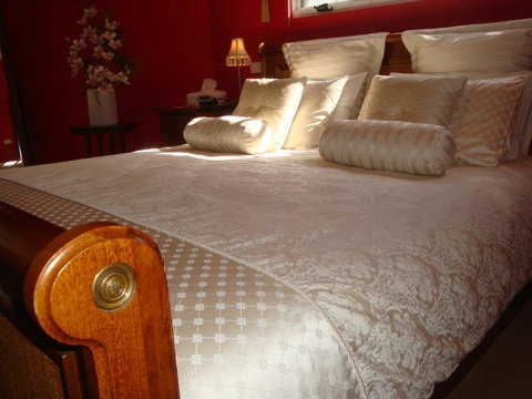 Lanterns Retreats - Inverell Accommodation 8