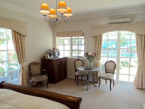 Lanterns Retreats - Inverell Accommodation 4