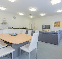 4 Bedroom House - Hobart CBD - Free Parking - Inverell Accommodation