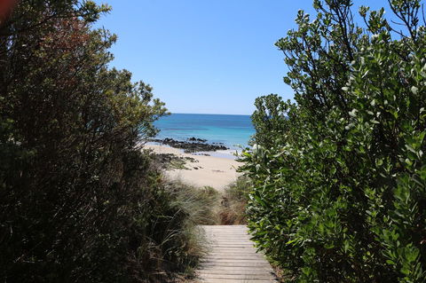 Sisters Beach Paradise - Inverell Accommodation 12