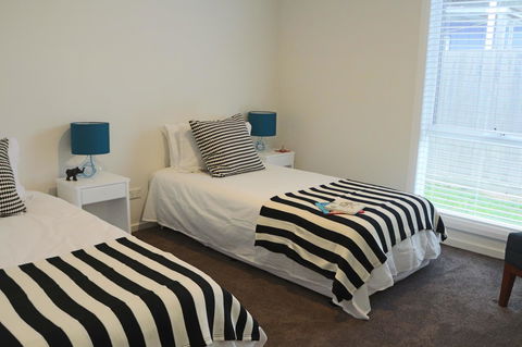 Sisters Beach Paradise - Inverell Accommodation 8