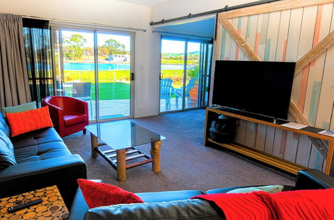 Ulverstone River Edge HolidayApartments - Inverell Accommodation 6