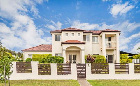 Nice Home In The Regatta Waters Estate Close To Theme Parks - Inverell Accommodation 0