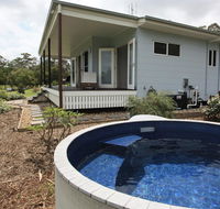 Noosa Hinterland Country Cottage 'Tru-Blu' - Inverell Accommodation