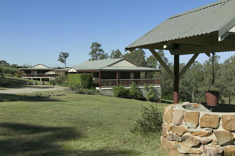 North Lodge Highland Cottage - Inverell Accommodation 3