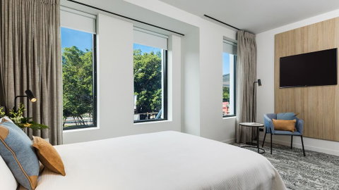 Oaks Cairns Hotel - Inverell Accommodation 2