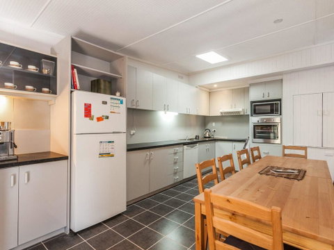 OCEANS 12 - ANGLESEA - Inverell Accommodation 3