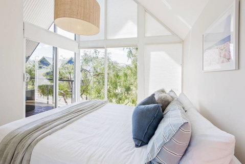 ON THE BEACH - Villa Over The Road From The Beach - Inverell Accommodation 0