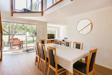 ON THE BEACH - Villa Over The Road From The Beach - Inverell Accommodation 1