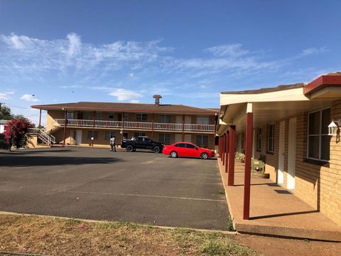 OVERLANDER MOTOR LODGE - Inverell Accommodation 0