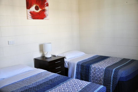 Palm Waters Holiday Villas - Inverell Accommodation 2
