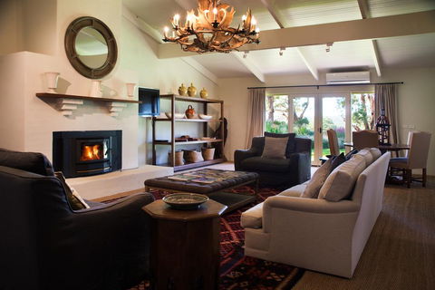 Paul Bangay The Farmhouse - Inverell Accommodation 2
