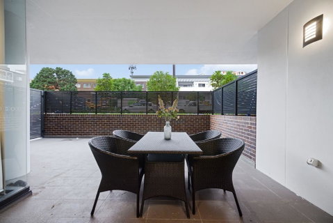 Peaceful, Water-side Retreat With Huge Courtyard. - Inverell Accommodation 2