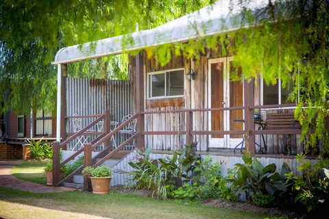 Peppercorn Cabin - Inverell Accommodation 1