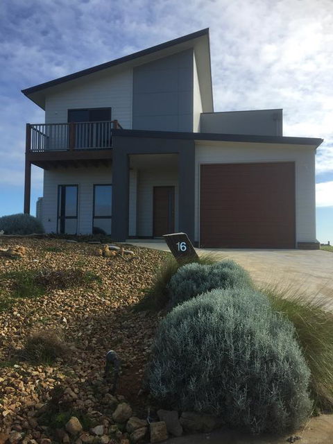 Peterborough Getaway - Inverell Accommodation 0