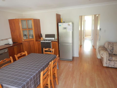 Pine Cottage - Inverell Accommodation 3