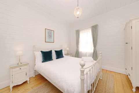 Poet's Cottage - Fireplace, Close To Treks - Inverell Accommodation 3