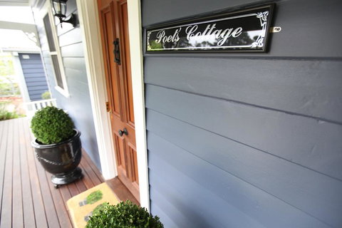 Poet's Cottage - Fireplace, Close To Treks - Inverell Accommodation 2