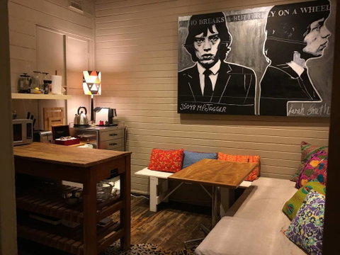 Pop Artist's Concept Store On Darling Street - Inverell Accommodation 1