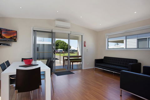 Portland Holiday Village - Inverell Accommodation 2