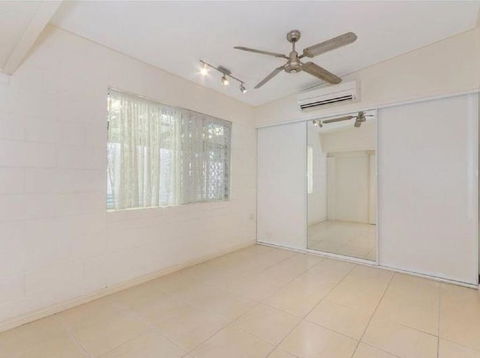 Private Abode And Handy Location With A Pool - Inverell Accommodation 2