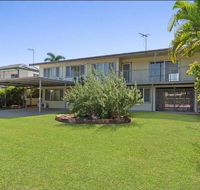 Private Abode and Handy location with a pool - Inverell Accommodation