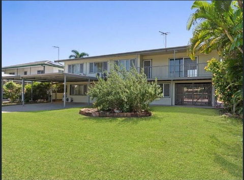 Private Abode And Handy Location With A Pool - Inverell Accommodation 0