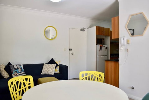Quiet 1 Bedroom Flat In Concord - Inverell Accommodation 1